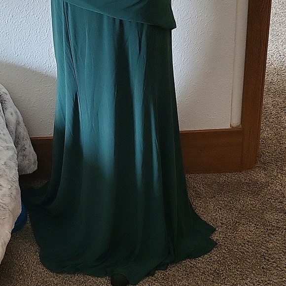 Formal gown - Picture 3 of 7